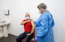 Primarul Emil Boc s-a vaccinat cu a doua doză de AstraZeneca