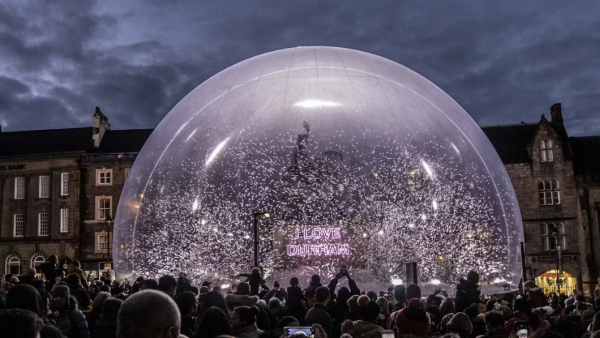 Cel mai mare glob de zăpadă din România va putea fi văzut la un alt fel de târg de Crăciun, în Cluj-Napoca